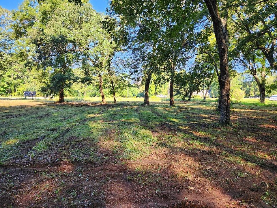 2nd image of 4077 N Highway 17