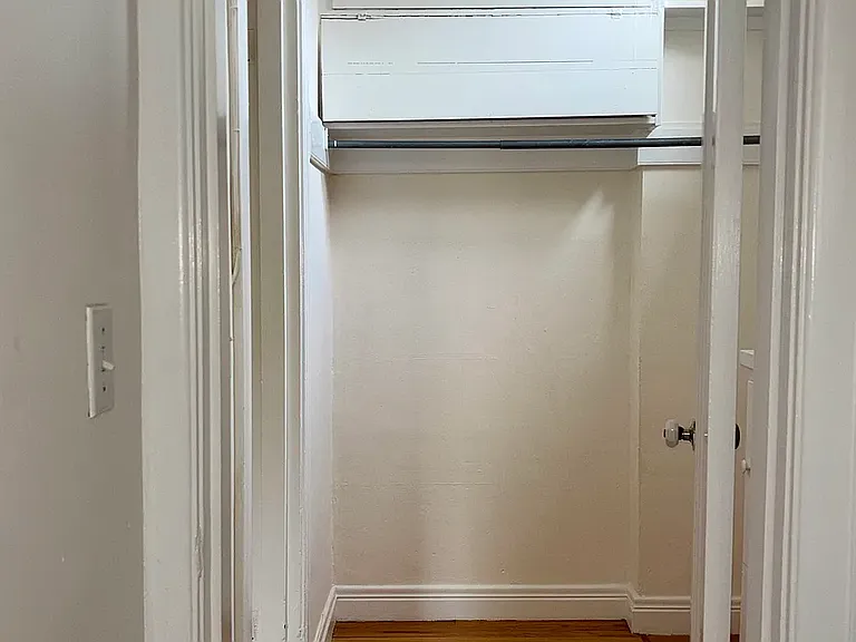 1143 McKinley Ave #16 — Photo 3