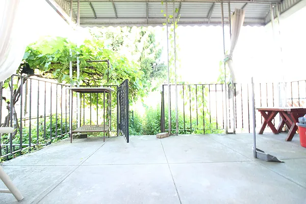 Rented by Realty Nerd | media 9