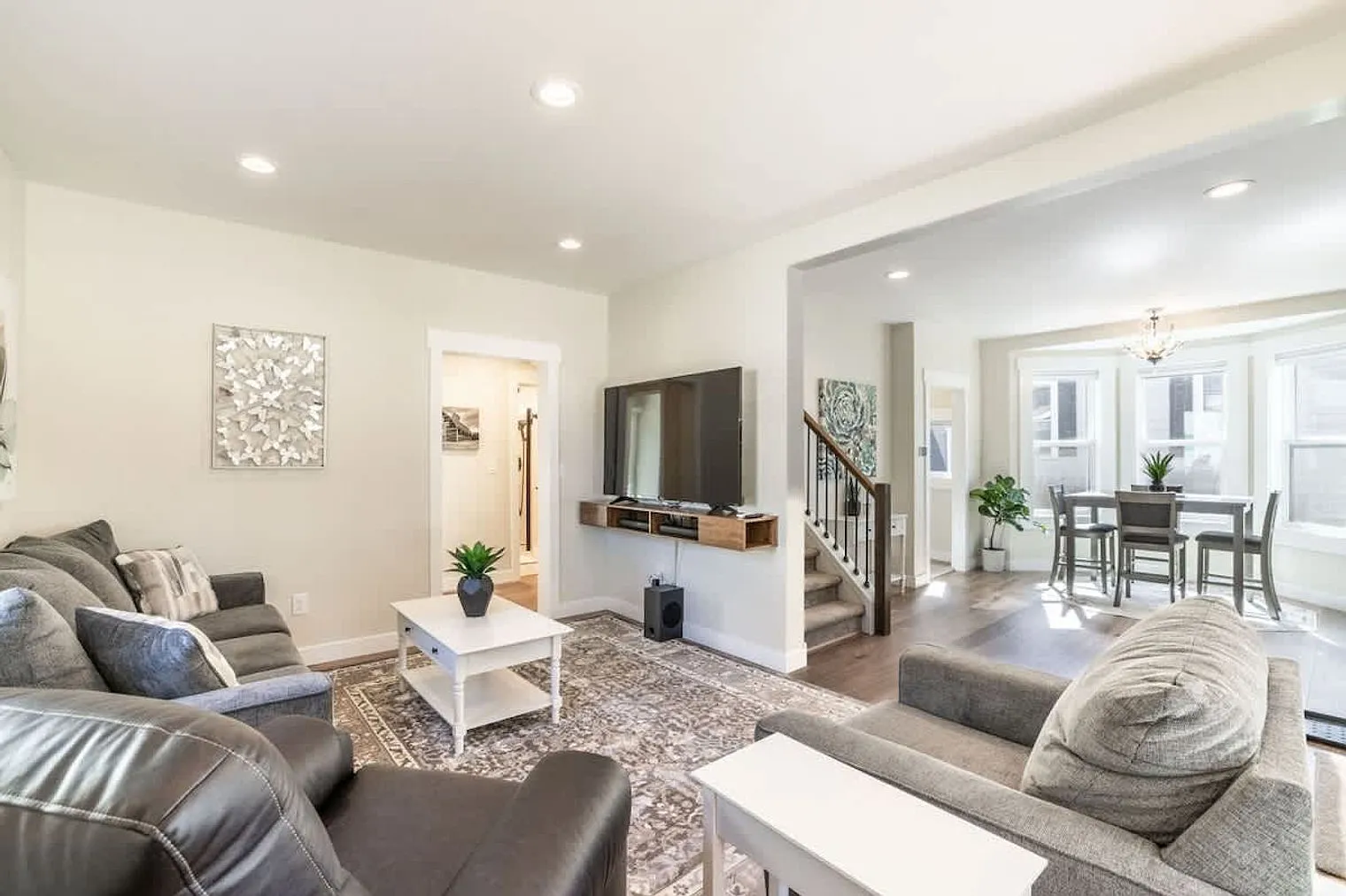 3 bed, 2.0 bath, 1399 sqft, $6,662 — Photo 2