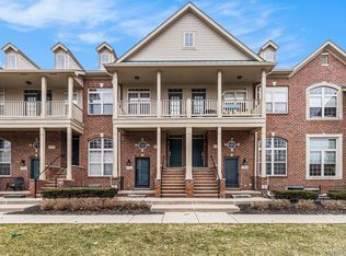 156 Sandy Ln, Walled Lake, MI