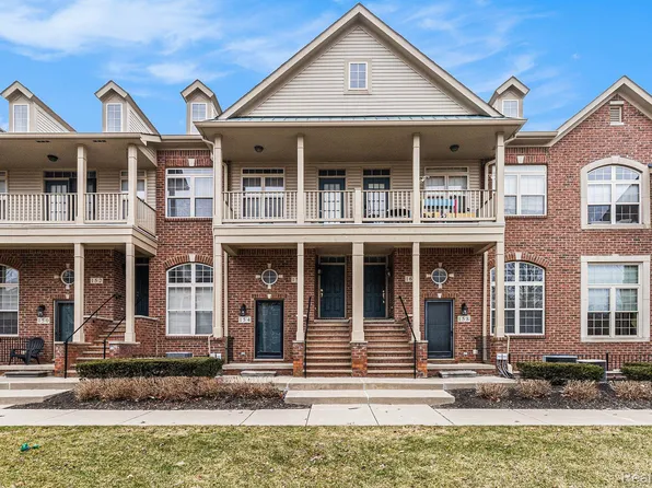 156 Sandy Ln, Walled Lake, MI 48390