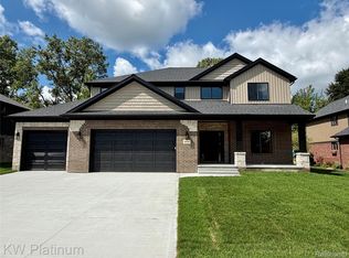 3416 Round Tree Dr, East China, MI 48054