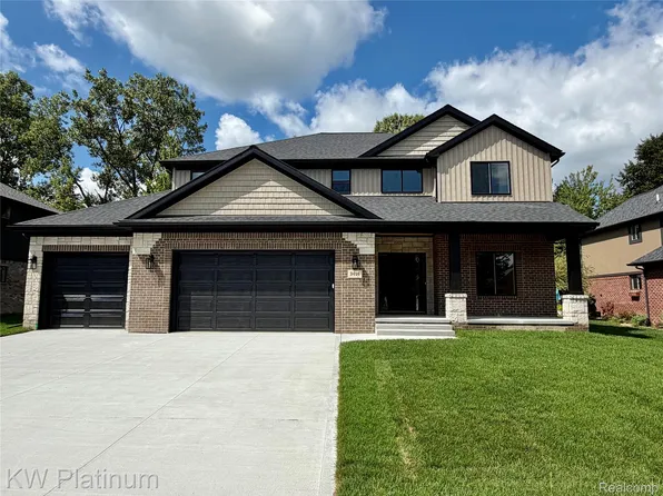 3416 Round Tree Dr, East China, MI 48054