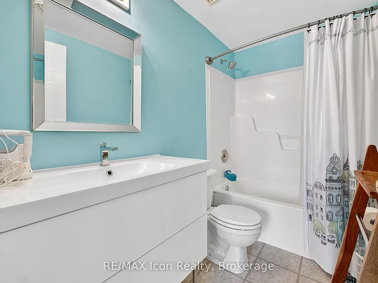 537 Beaver Creek Cres — Photo 23