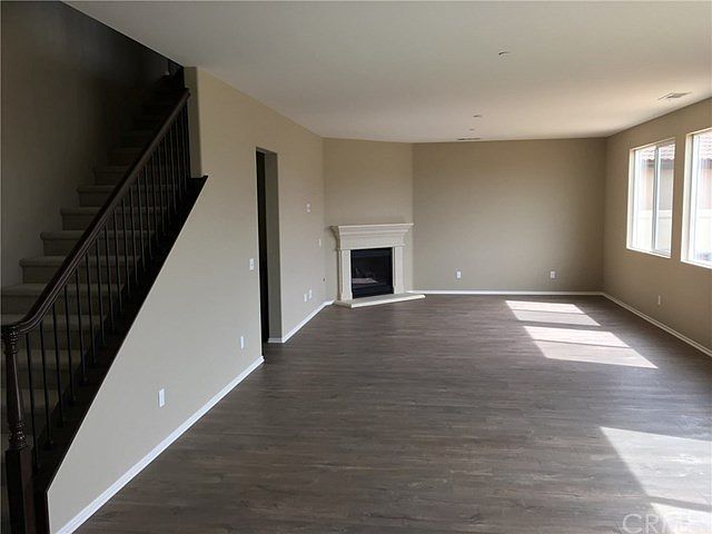 2nd image of 300 Canyon Rdg
