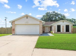 101 Trail Ride Rd, Angleton, TX 77515