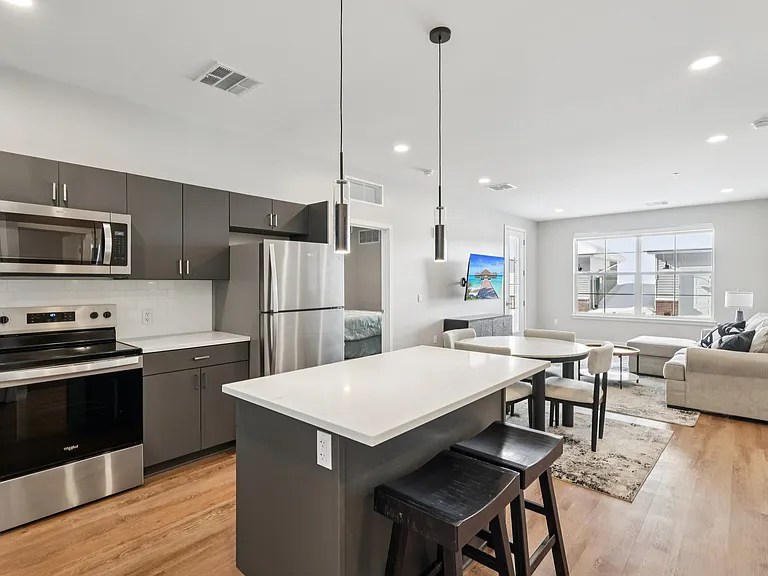 Berkshire Apartments — Photo 52