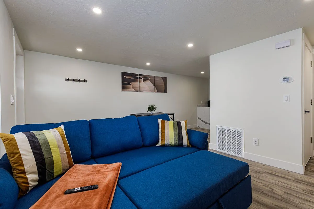 2 bed, 1.0 bath, 900 sqft, $1,900 — Photo 3