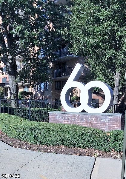 1st image of 60 Parkway Dr E #B