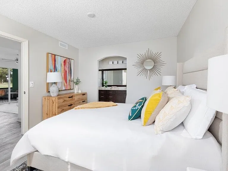 Indian Hills Apartments — Photo 16