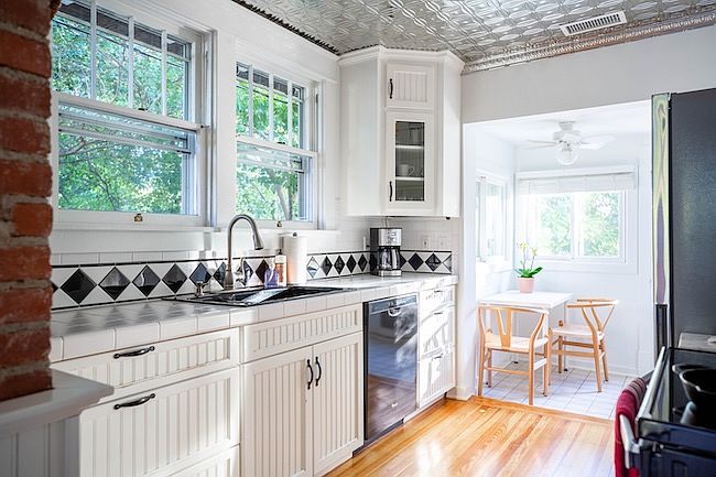 1st image of 802 Monticello Ave
