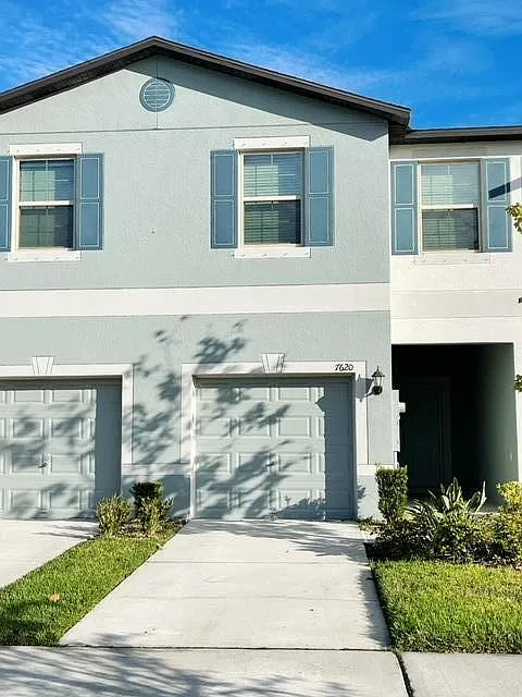 3 bed, 2.5 bath, 1663 sqft, $2,400 — Photo 4