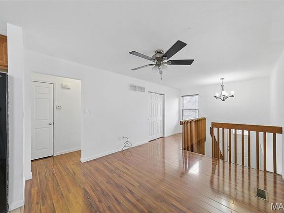 5th image of 4748 Hamburg Ave