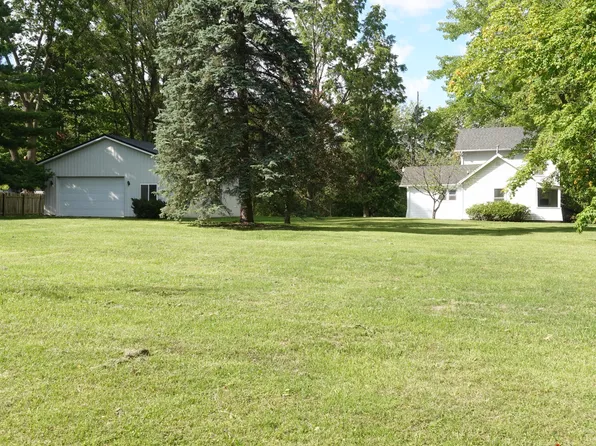 215 N New St, Stanton, MI 48888
