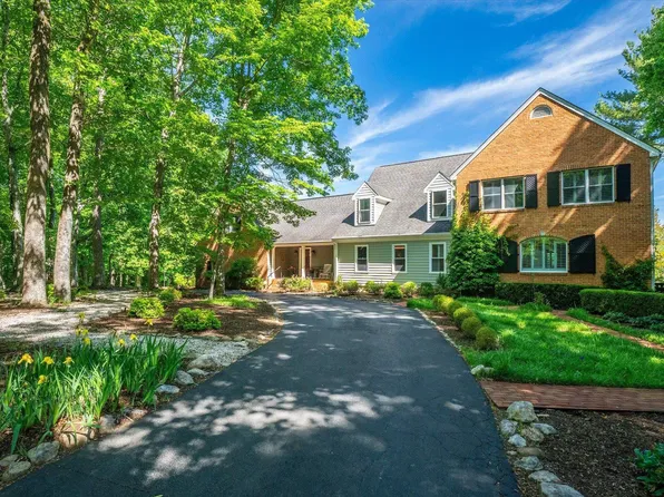 1141 Kingsway Rd, Afton, VA 22920