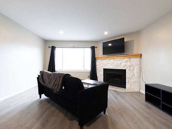 2nd image of 211 McCarrey St #14-1