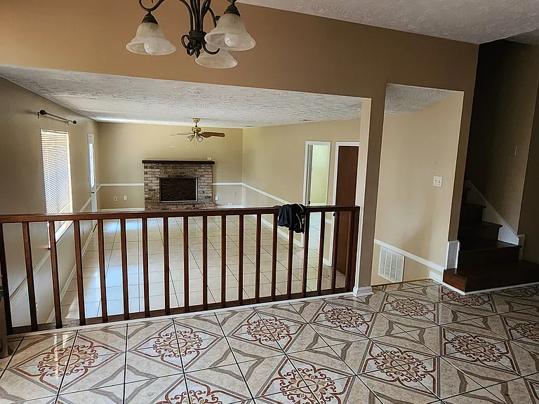 1045 Lombardy Way — Photo 5
