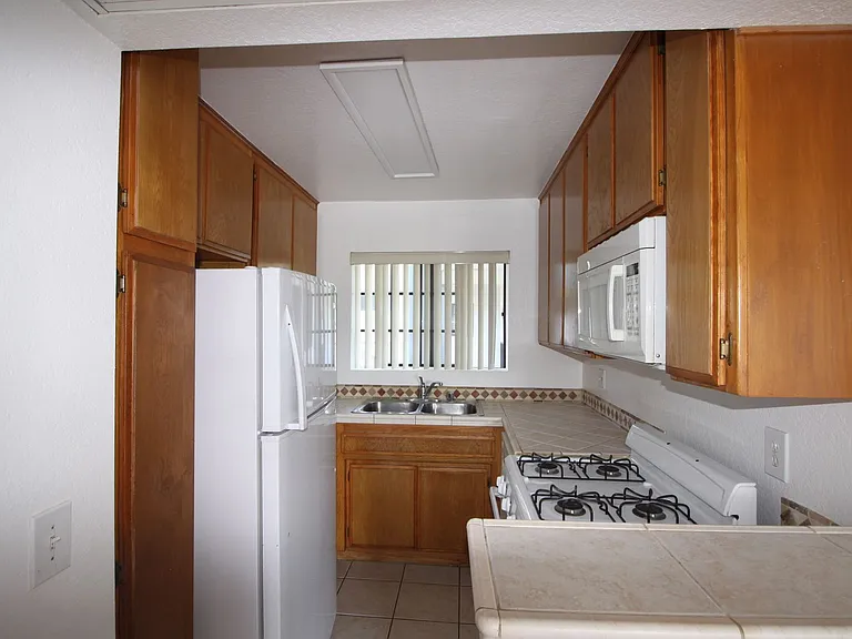 4844 Riverton Ave. — Photo 4
