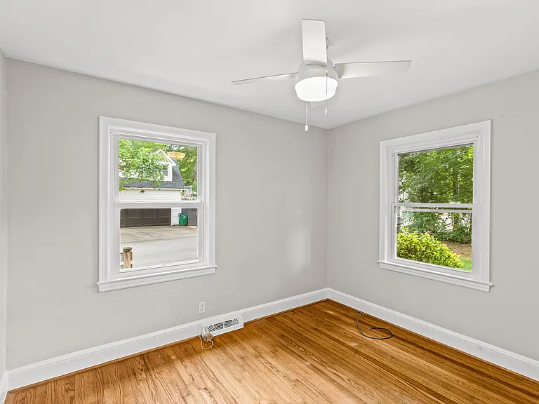 2301 Laburnum Ave — Photo 19