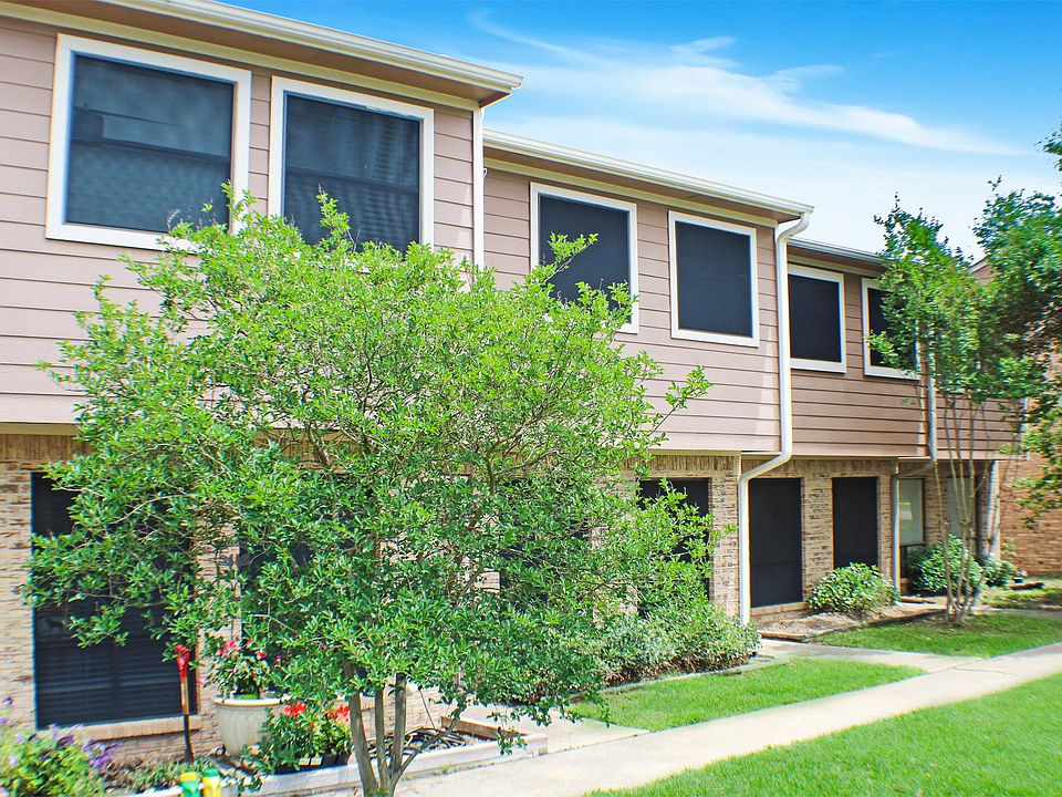 1st image of 2807 Wildflower Dr #Drive6