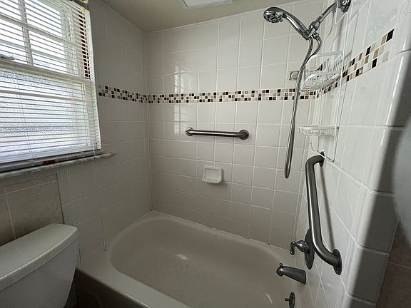 5th image of 3180 McRoberts Rd