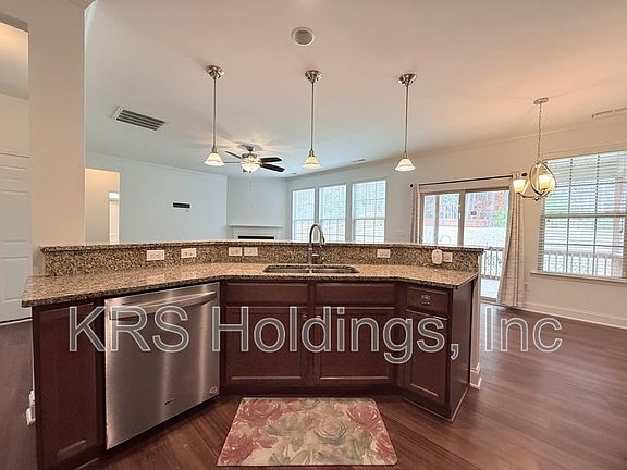 5th image of 804 Fulworth Ave