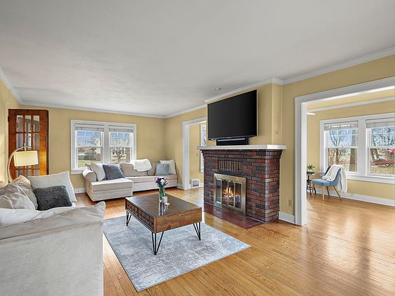 4th image of 155 Prairie Ave