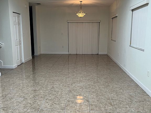 5th image of 350 NE 31st Ter