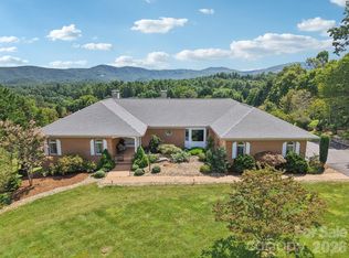 18 Thornapple Dr, Hendersonville, NC 28739