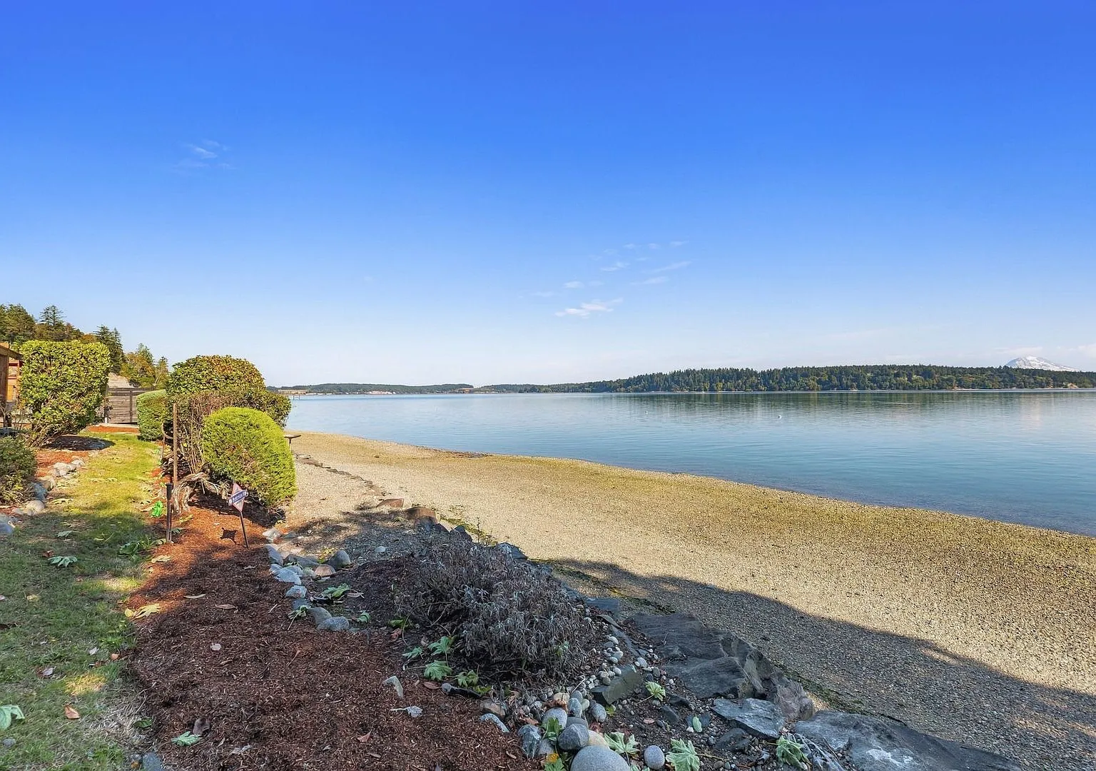 Waterfront Living with Beach Access & Stunning Views — Photo 3