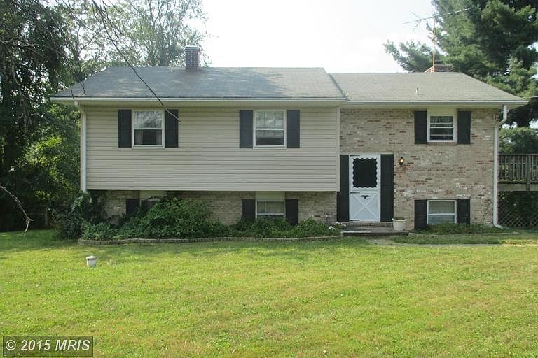 2nd image of 1404 N Bend Rd