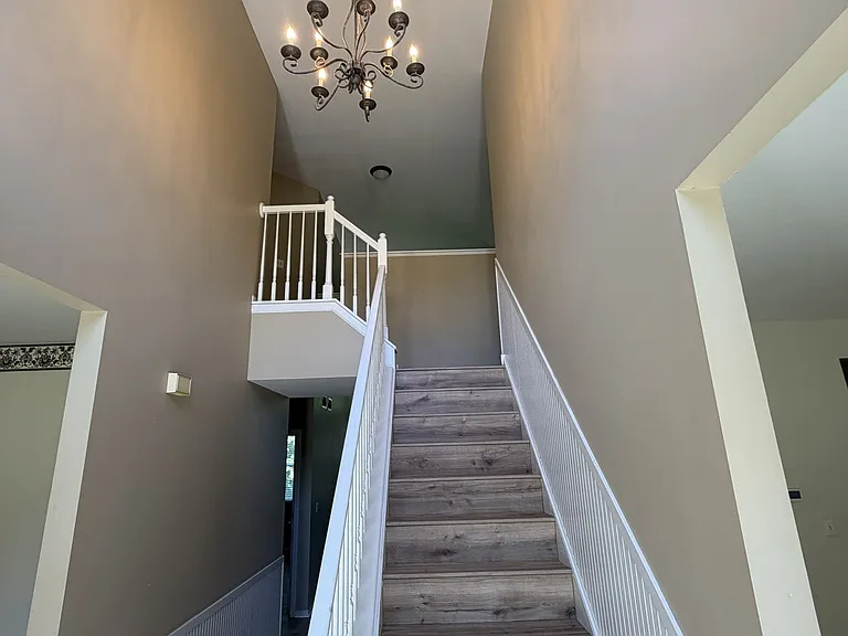 575 Capital Ln — Photo 5