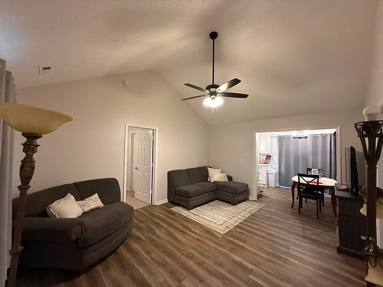 1653 Dawson Ct — Photo 2