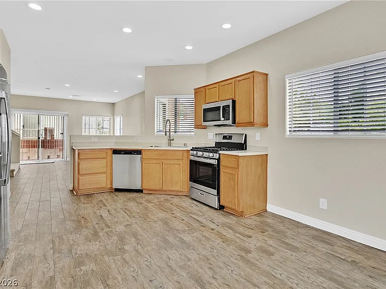 6355 Urban Creek Ct — Photo 7
