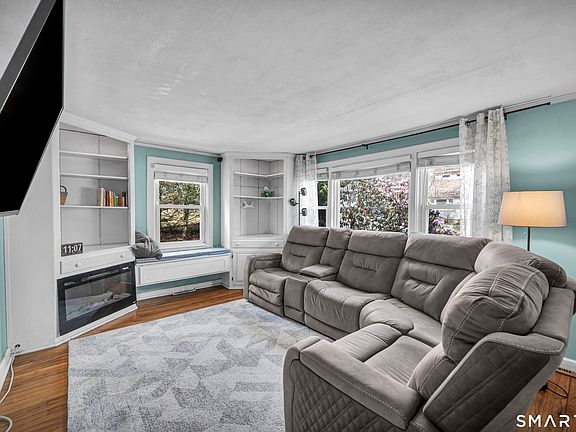 4th image of 28 Rocky Ledge Drive
