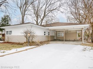 707 Country Club Ln, Flint, MI 48507
