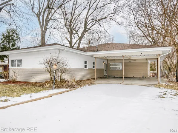 707 Country Club Ln, Flint, MI 48507