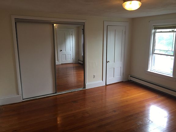 4th image of 891 Washington St