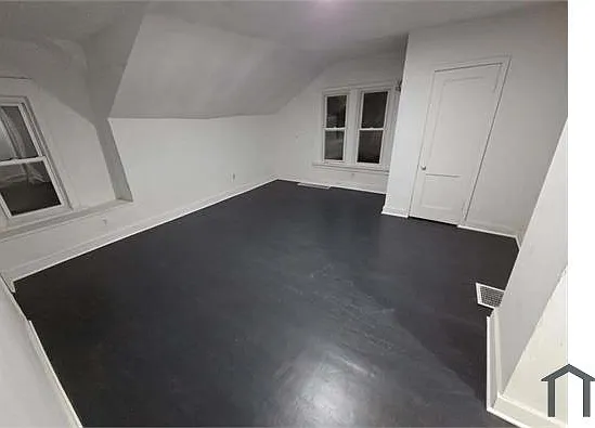 1702 Buchanan Ave SW — Photo 1