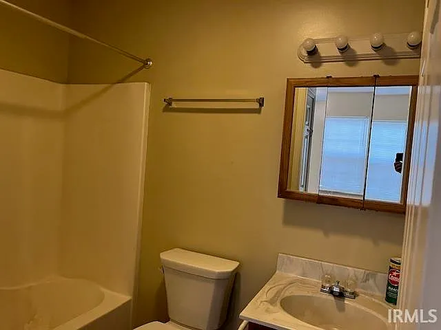 2 bed, 1.0 bath, 608 sqft, $725 — Photo 2