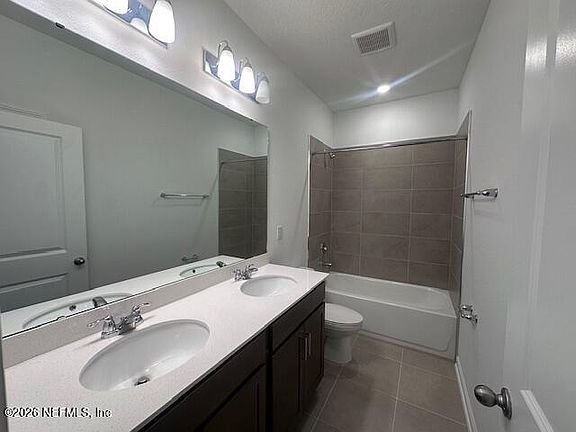 5th image of 32 KINGSVILLE Court