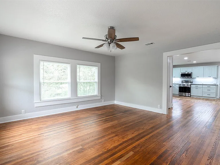 329 Flores St — Photo 5