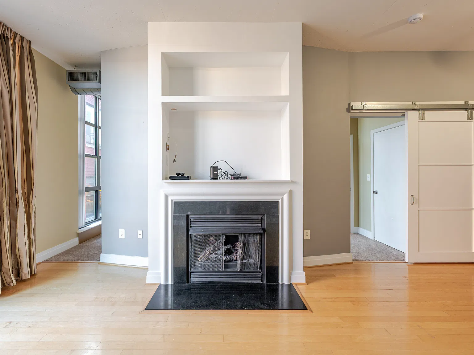 1 bed, 1.5 bath, 883 sqft, $2,595 — Photo 3