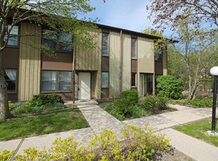 620 Hough St #A, Barrington, IL 60010