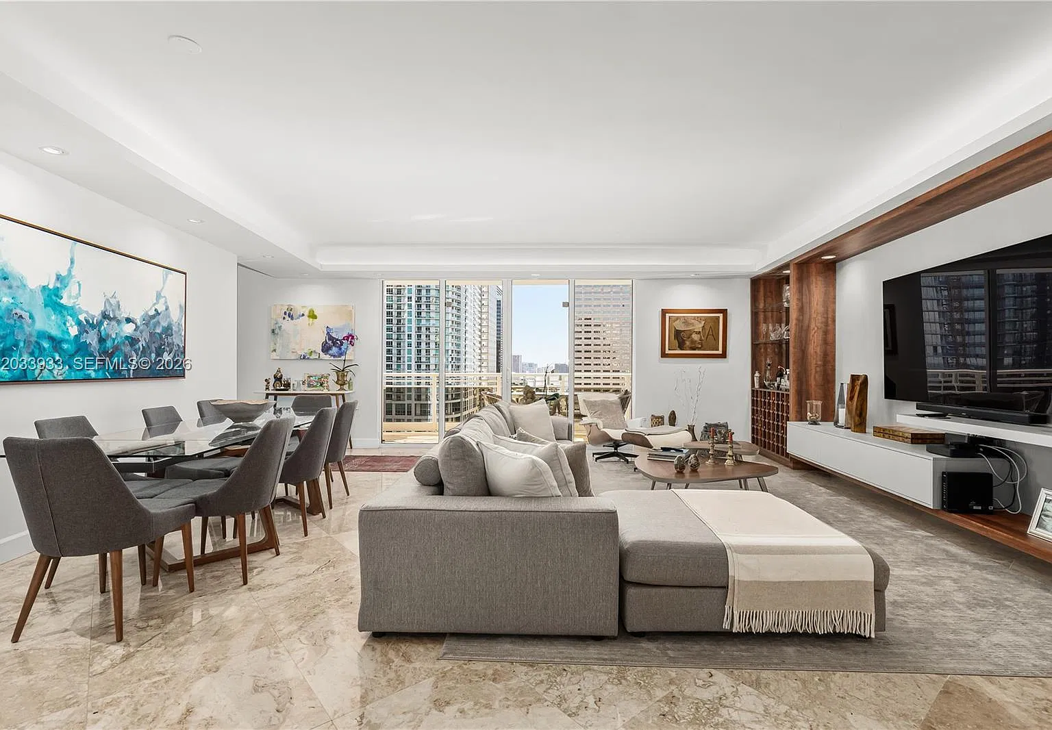Carbonell Condo — Photo 2
