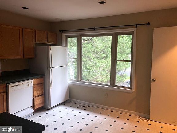 Kitchen with island or table area