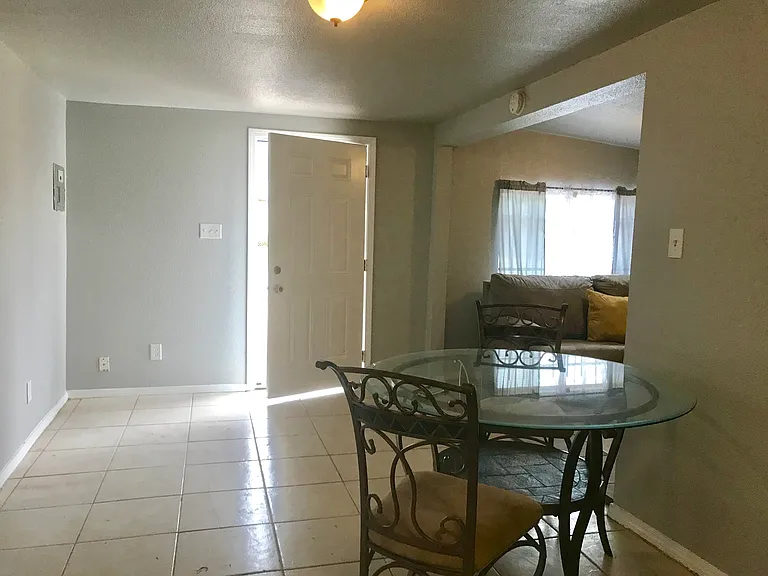 1101 Burleson St #A — Photo 3