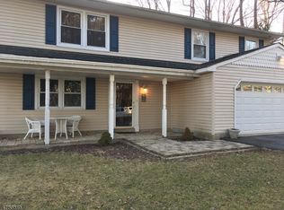 18 Dogwood Ln, Succasunna, NJ 07876