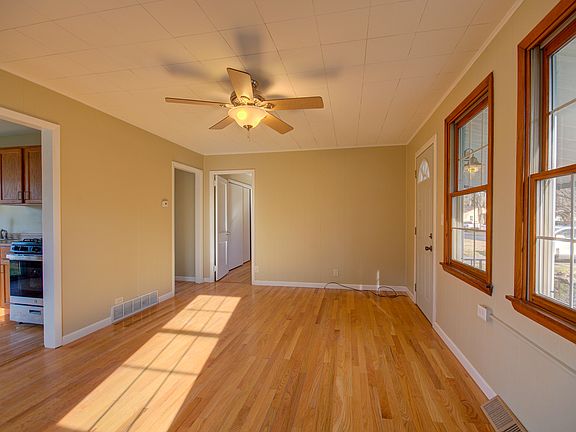 4th image of 406 Daniels St